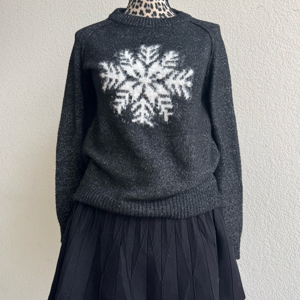 Maurice’s Grey and white snowflake knit sweater